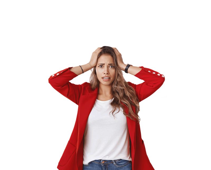 donna preoccupata con giacca rossa